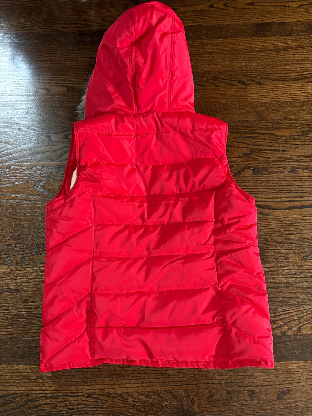 Ci Sono Bright Red Puffer Vest with Faux Fur Trim Hood - Picture 5 of 5